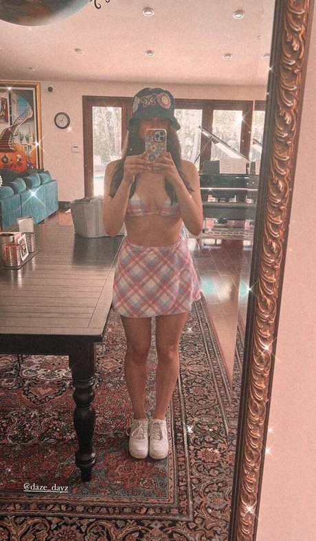 Kira Kosarin model erotic image