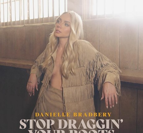 Danielle Bradbery pornstar hd photo