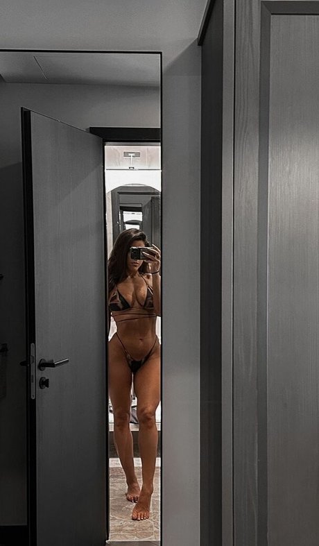 Leah Shutkever xxx actress pictures
