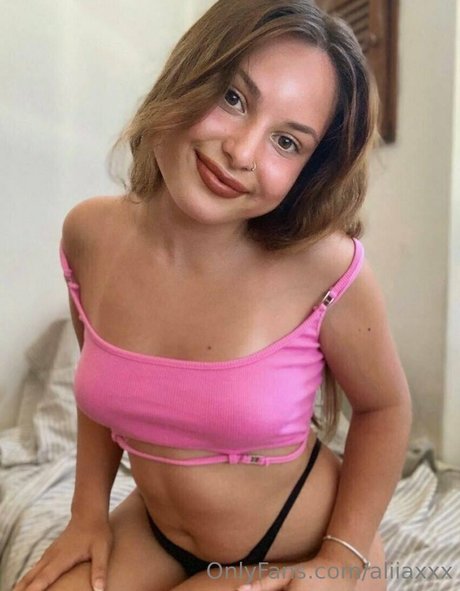 aliiaxxx sex model photo