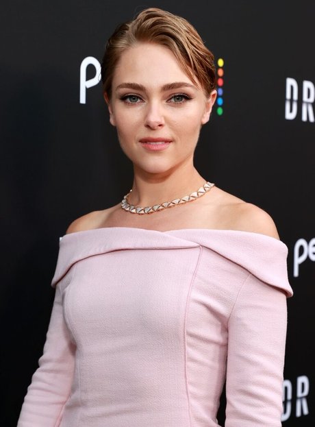 AnnaSophia Robb erotic pornstar photos