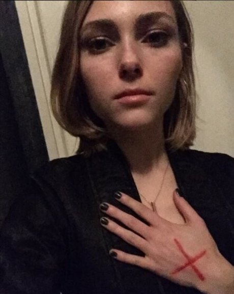 AnnaSophia Robb model nude archive