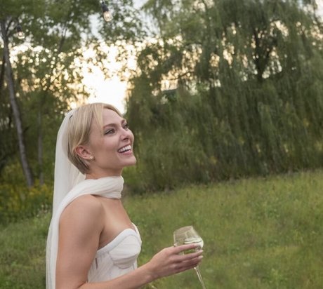 AnnaSophia Robb star naked gallery