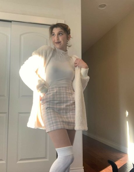 FrivolousFox ASMR star nudes pic