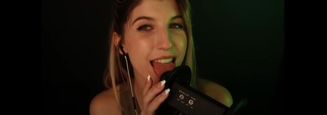 FrivolousFox ASMR model porn galleries