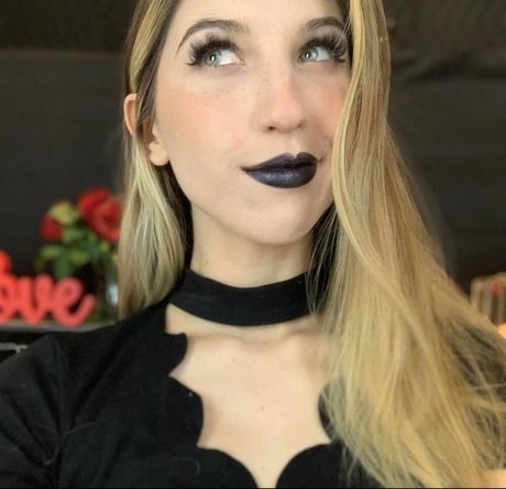 FrivolousFox ASMR nice model img