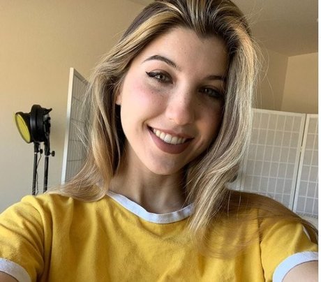 FrivolousFox ASMR model top pics