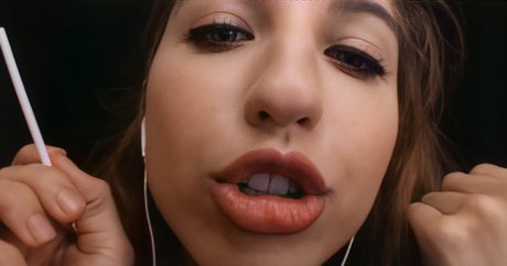 FrivolousFox ASMR hot pornstar image