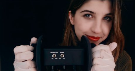 FrivolousFox ASMR nudes model picture