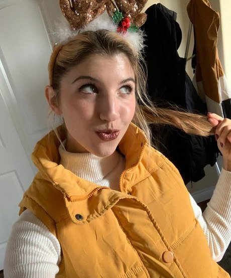 FrivolousFox ASMR nude model photo
