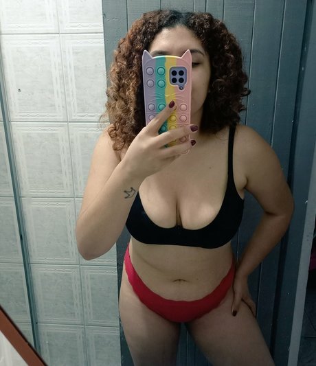 Thayna Acordaela nude star picture