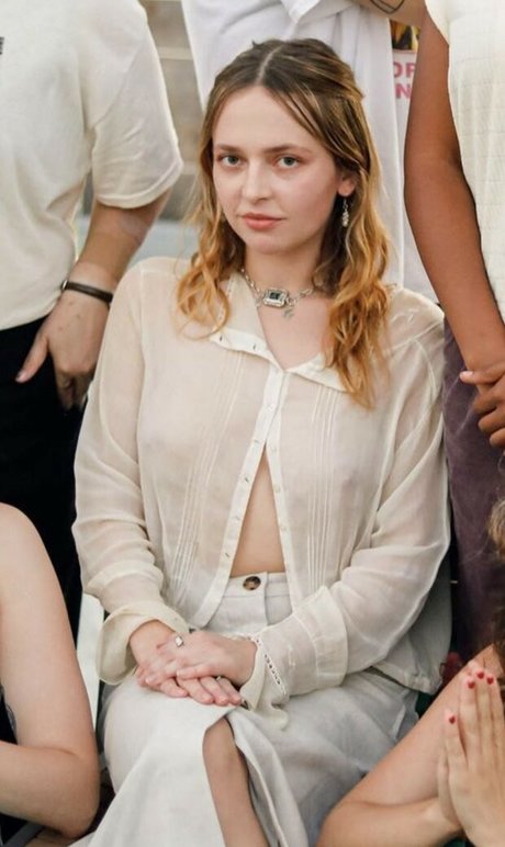 Alexis G Zall pretty actress image