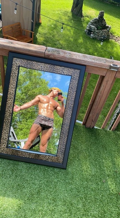 tooturntuncensored naked model pics