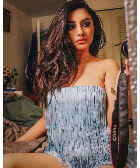 Alishba Sheikh pretty model gallery