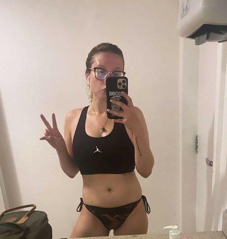 CherryGumms model naked picture