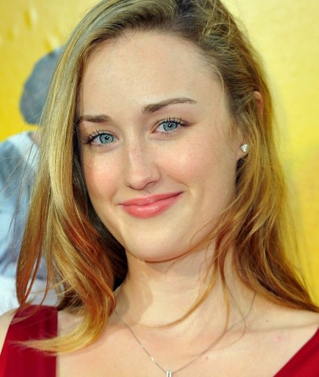 Ashley Johnson nudes actress pictures