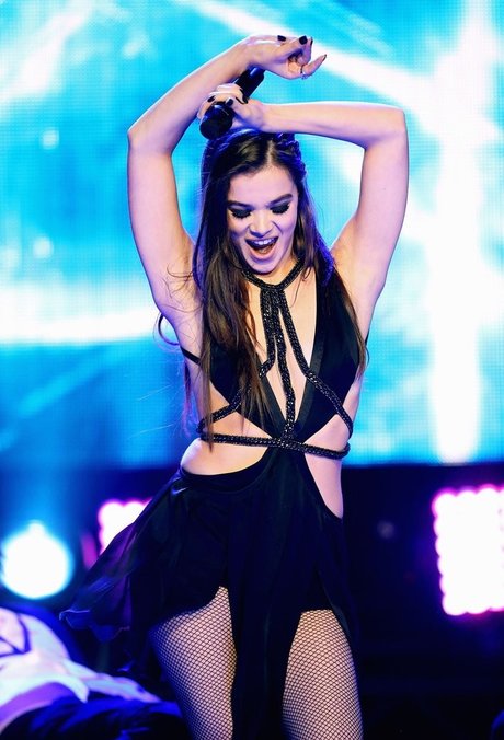 Hailee Steinfeld pornstar high quality gallery