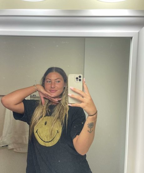 cydneekinslow top profile image