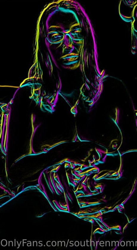 southrenmomma2043 model nudes photo