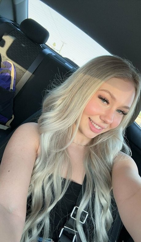 samisinss nude pornstar image