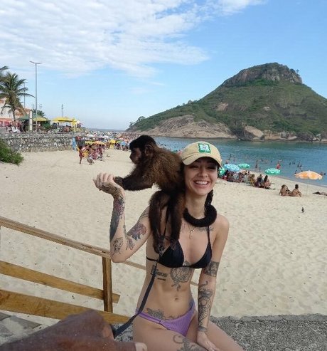 Leticia Caputi star naked photos