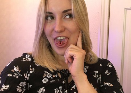 ASMR Shortbread pornographic star image