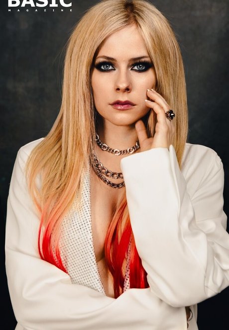 Avril Lavigne star free gallery