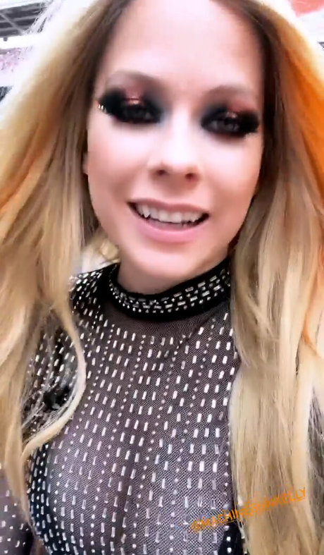 Avril Lavigne model perfect galleries