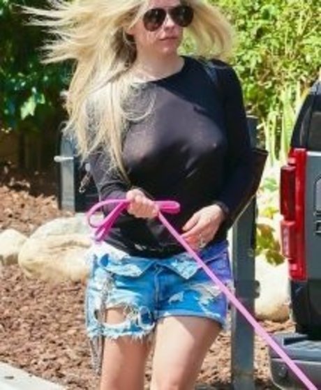Avril Lavigne beautiful model gallery