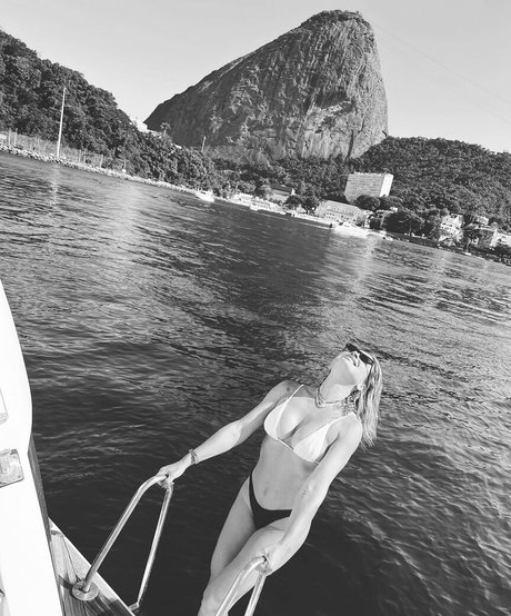 Flavia Alessandra best star images
