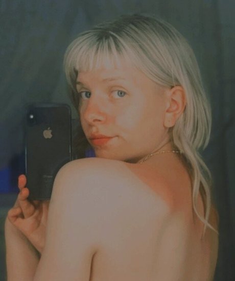 Aurora Aksnes pornographic star photo