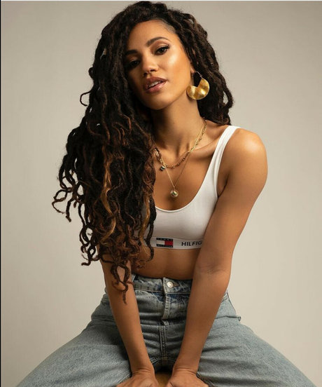 Vick Hope nice model photo