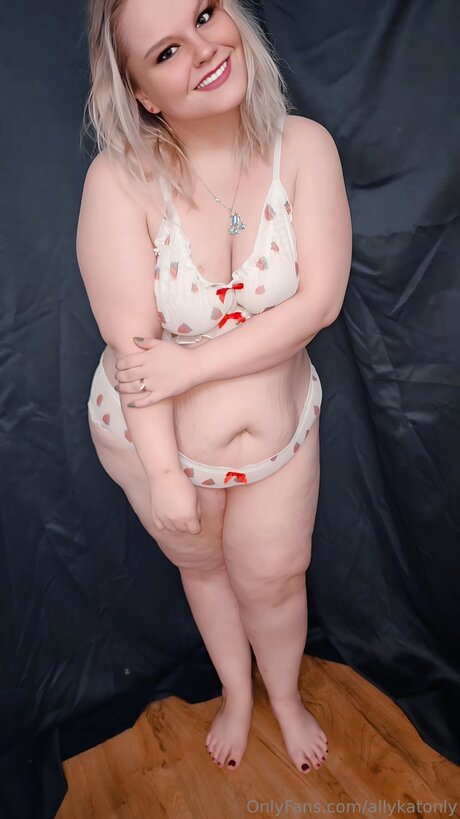 Allykatonly free model photo