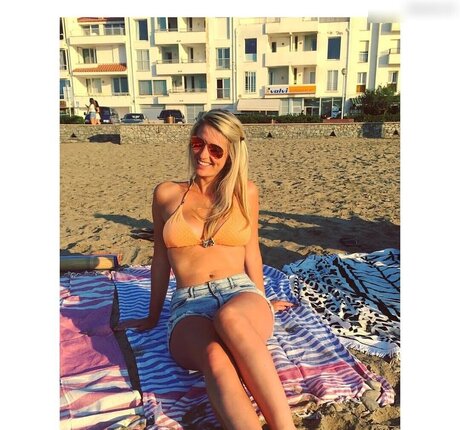 Jolien Orye nude pornstar picture