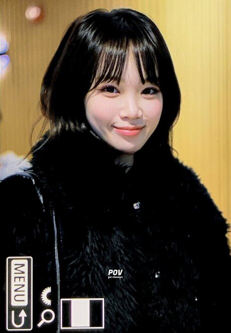Kim Chaewon star picture