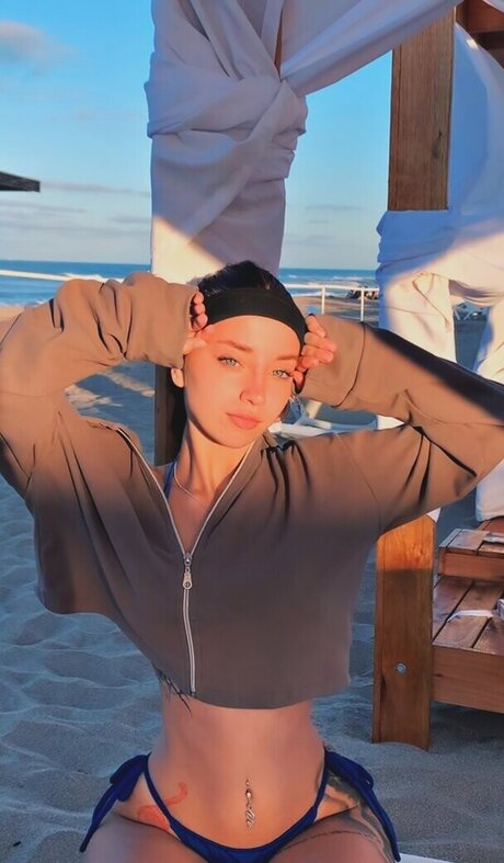 Nahiarabrenn model beautiful photos