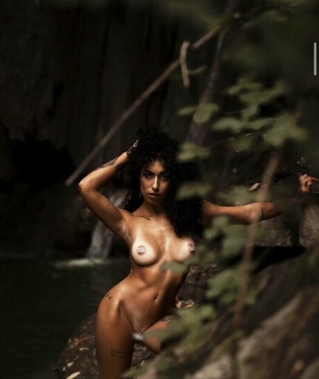 Enya Boccolato art model picture