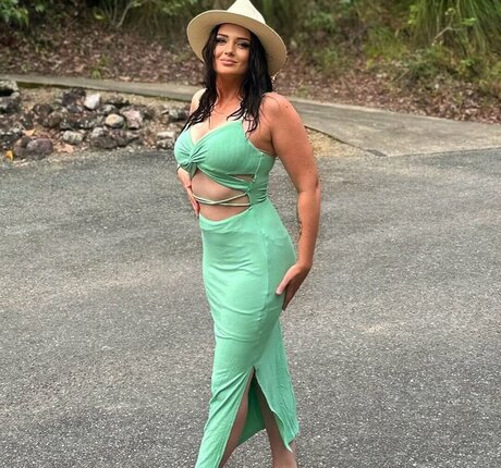 Eleanorsaur porn actress photo