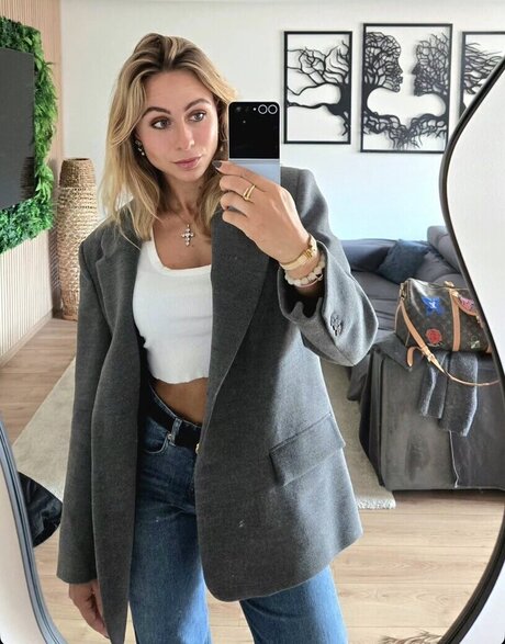 Sophia Fl rsch nudes model pic