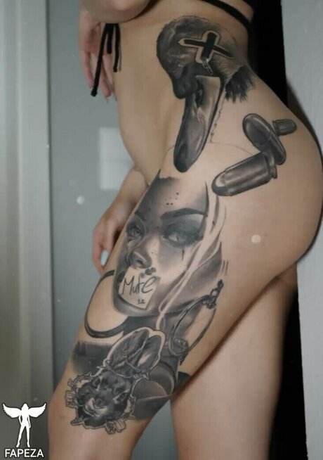 Nele 6X9 naked star photo