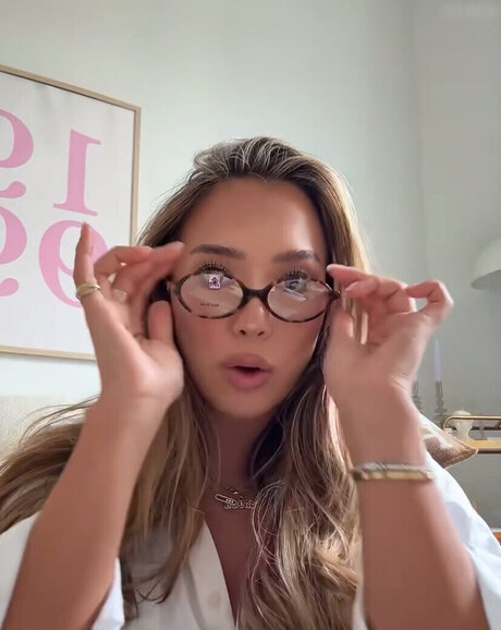 lips onlyfans hot nude img