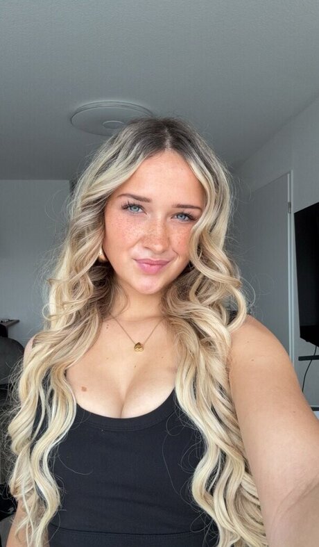 Wieke model free img