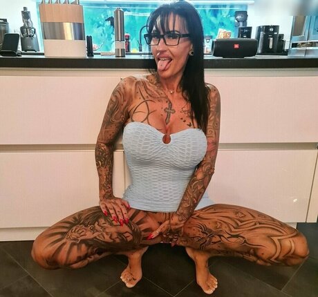 Sari Sander star naked image