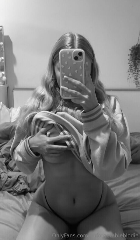 Unforgettable Blondie naked pornstar archive
