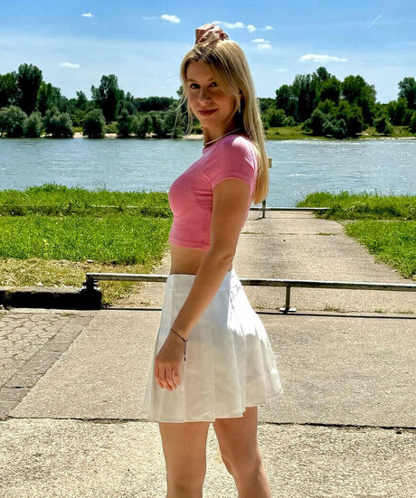 quitelola pornstar high quality pics