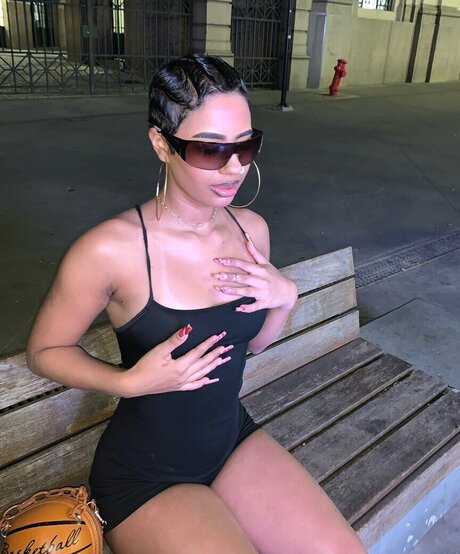 baddiejuu nice model photos