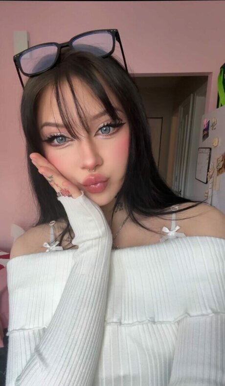 Laurinchhhe pornstar erotic pic