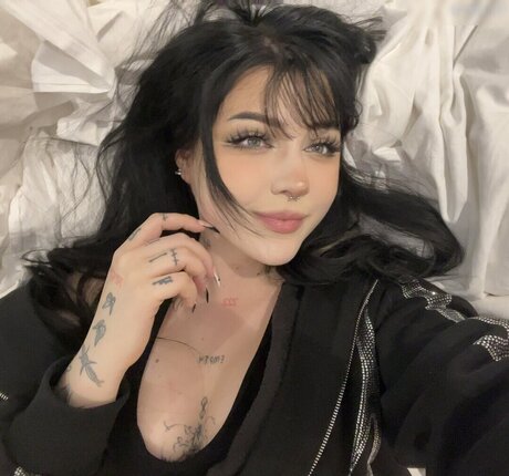 Laurinchhhe hot actress archive