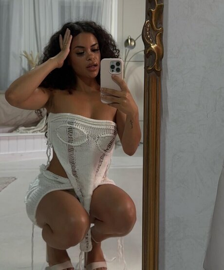 Sad Shordies nude actress image