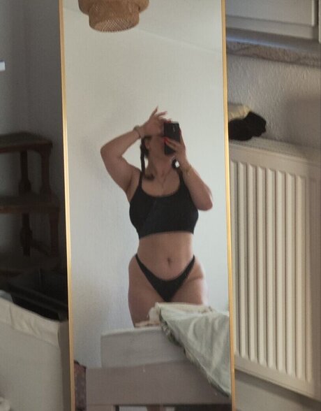 famous girls onlyfans beautiful pics